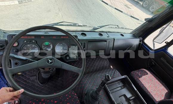 Acheter Import Utilitaire Mercedes‒Benz Truck Bleu à Import - Dubai, Région de la Bouenza Acheter Import Utilitaire Mercedes‒Benz Truck Bleu à Import - Dubai, Région de la Bouenza
