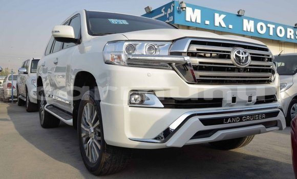 Buy Import Toyota Land Cruiser White Car in Import - Dubai in Region of Bouenza Buy Import Toyota Land Cruiser White Car in Import - Dubai in Region of Bouenza