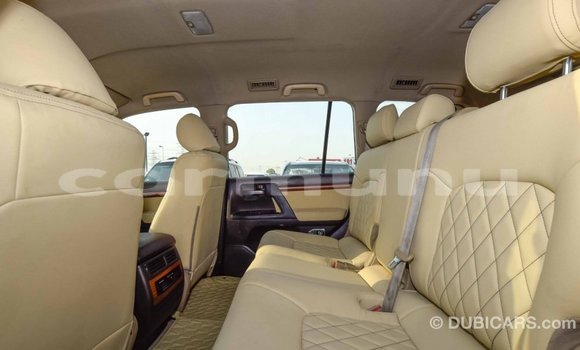 Buy Import Toyota Land Cruiser White Car in Import - Dubai in Region of Bouenza Buy Import Toyota Land Cruiser White Car in Import - Dubai in Region of Bouenza