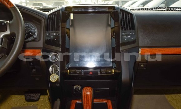 Buy Import Toyota Land Cruiser White Car in Import - Dubai in Region of Bouenza Buy Import Toyota Land Cruiser White Car in Import - Dubai in Region of Bouenza