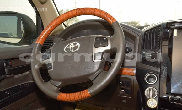 Buy Import Toyota Land Cruiser White Car in Import - Dubai in Region of Bouenza Buy Import Toyota Land Cruiser White Car in Import - Dubai in Region of Bouenza