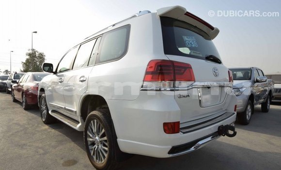 Buy Import Toyota Land Cruiser White Car in Import - Dubai in Region of Bouenza Buy Import Toyota Land Cruiser White Car in Import - Dubai in Region of Bouenza