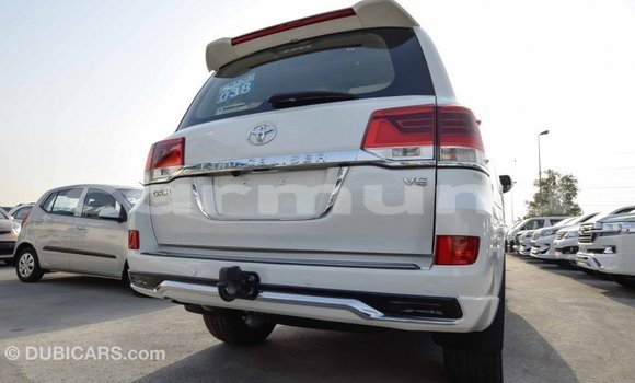 Buy Import Toyota Land Cruiser White Car in Import - Dubai in Region of Bouenza Buy Import Toyota Land Cruiser White Car in Import - Dubai in Region of Bouenza