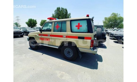 Buy Import Toyota Land Cruiser White Car in Import - Dubai in Region of Bouenza Buy Import Toyota Land Cruiser White Car in Import - Dubai in Region of Bouenza