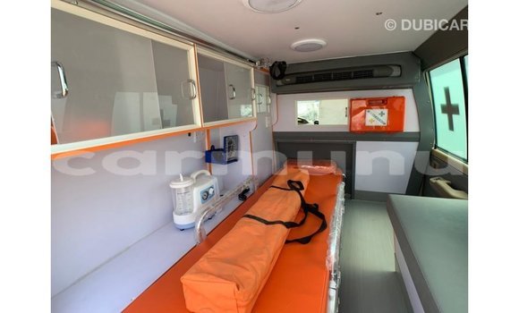 Buy Import Toyota Land Cruiser White Car in Import - Dubai in Region of Bouenza Buy Import Toyota Land Cruiser White Car in Import - Dubai in Region of Bouenza