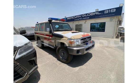 Buy Import Toyota Land Cruiser White Car in Import - Dubai in Region of Bouenza Buy Import Toyota Land Cruiser White Car in Import - Dubai in Region of Bouenza