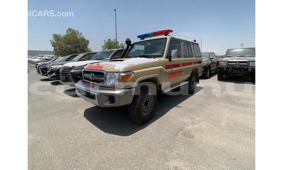 Buy Import Toyota Land Cruiser White Car in Import - Dubai in Region of Bouenza Buy Import Toyota Land Cruiser White Car in Import - Dubai in Region of Bouenza
