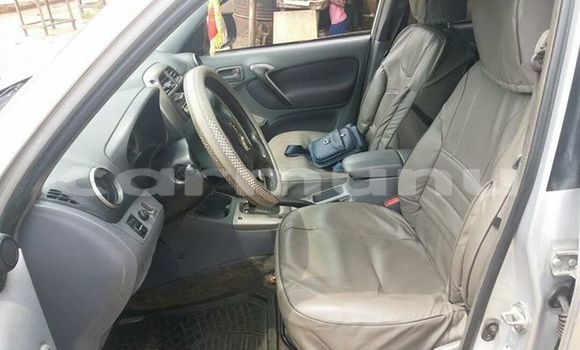 Acheter Occasion Voiture Toyota RAV4 Gris à Pointe–Noire, Région du Kouilou