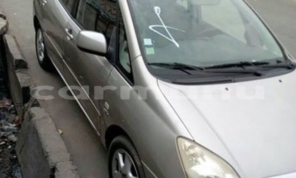 Acheter Occasion Voiture Toyota Corolla Verso Gris à Brazzaville, Commune de Brazzaville Acheter Occasion Voiture Toyota Corolla Verso Gris à Brazzaville, Commune de Brazzaville