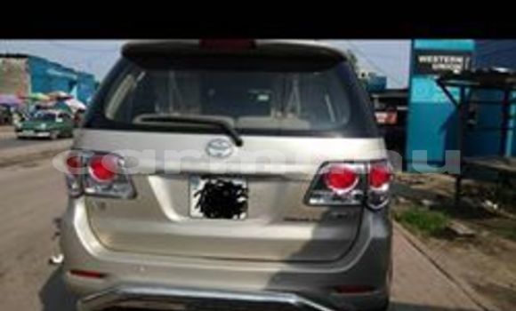 Acheter Occasion Voiture Toyota Fortuner Gris à Brazzaville, Commune de Brazzaville Acheter Occasion Voiture Toyota Fortuner Gris à Brazzaville, Commune de Brazzaville