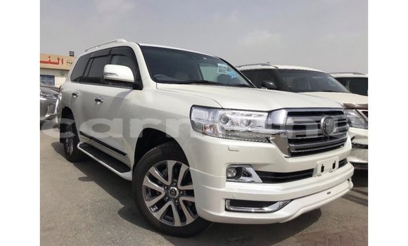 Acheter Import Voiture Toyota Land Cruiser Blanc à Import - Dubai, Région de la Bouenza Acheter Import Voiture Toyota Land Cruiser Blanc à Import - Dubai, Région de la Bouenza