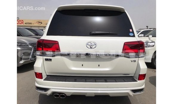 Acheter Import Voiture Toyota Land Cruiser Blanc à Import - Dubai, Région de la Bouenza Acheter Import Voiture Toyota Land Cruiser Blanc à Import - Dubai, Région de la Bouenza