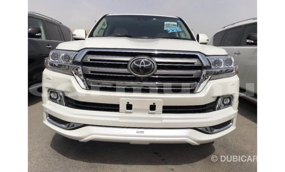 Acheter Import Voiture Toyota Land Cruiser Blanc à Import - Dubai, Région de la Bouenza Acheter Import Voiture Toyota Land Cruiser Blanc à Import - Dubai, Région de la Bouenza