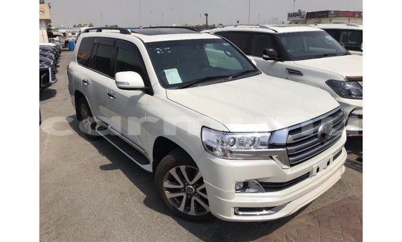 Acheter Import Voiture Toyota Land Cruiser Blanc à Import - Dubai, Région de la Bouenza Acheter Import Voiture Toyota Land Cruiser Blanc à Import - Dubai, Région de la Bouenza