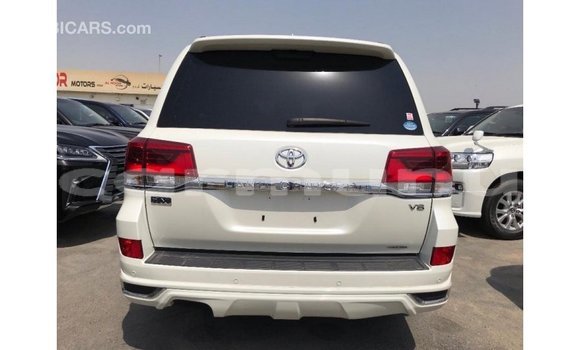 Acheter Import Voiture Toyota Land Cruiser Blanc à Import - Dubai, Région de la Bouenza Acheter Import Voiture Toyota Land Cruiser Blanc à Import - Dubai, Région de la Bouenza