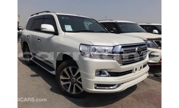 Acheter Import Voiture Toyota Land Cruiser Blanc à Import - Dubai, Région de la Bouenza Acheter Import Voiture Toyota Land Cruiser Blanc à Import - Dubai, Région de la Bouenza