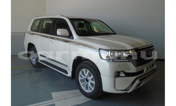 Buy Import Toyota Land Cruiser White Car in Import - Dubai in Region of Bouenza Buy Import Toyota Land Cruiser White Car in Import - Dubai in Region of Bouenza