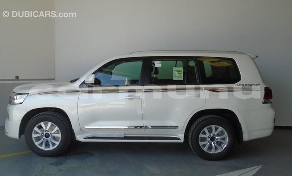 Buy Import Toyota Land Cruiser White Car in Import - Dubai in Region of Bouenza Buy Import Toyota Land Cruiser White Car in Import - Dubai in Region of Bouenza