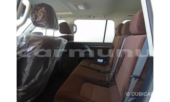 Buy Import Toyota Land Cruiser White Car in Import - Dubai in Region of Bouenza Buy Import Toyota Land Cruiser White Car in Import - Dubai in Region of Bouenza