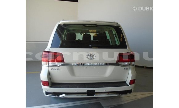 Buy Import Toyota Land Cruiser White Car in Import - Dubai in Region of Bouenza Buy Import Toyota Land Cruiser White Car in Import - Dubai in Region of Bouenza