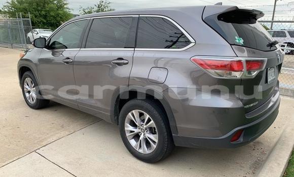 Buy Used Toyota Highlander Beige Car in Brazzaville in Municipality of Brazzaville Buy Used Toyota Highlander Beige Car in Brazzaville in Municipality of Brazzaville