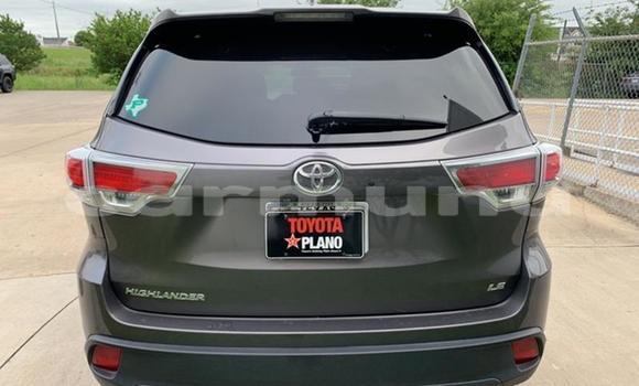 Buy Used Toyota Highlander Beige Car in Brazzaville in Municipality of Brazzaville Buy Used Toyota Highlander Beige Car in Brazzaville in Municipality of Brazzaville