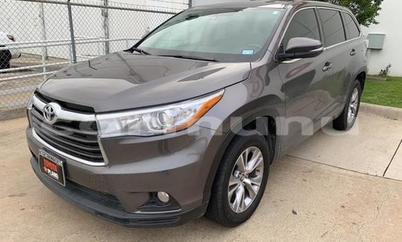 Buy Used Toyota Highlander Beige Car in Brazzaville in Municipality of Brazzaville Buy Used Toyota Highlander Beige Car in Brazzaville in Municipality of Brazzaville