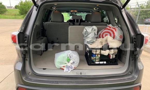 Buy Used Toyota Highlander Beige Car in Brazzaville in Municipality of Brazzaville Buy Used Toyota Highlander Beige Car in Brazzaville in Municipality of Brazzaville