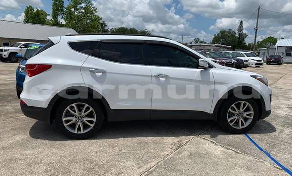 Buy Used Hyundai Santa Fe Green Car in Brazzaville in Municipality of Brazzaville Buy Used Hyundai Santa Fe Green Car in Brazzaville in Municipality of Brazzaville
