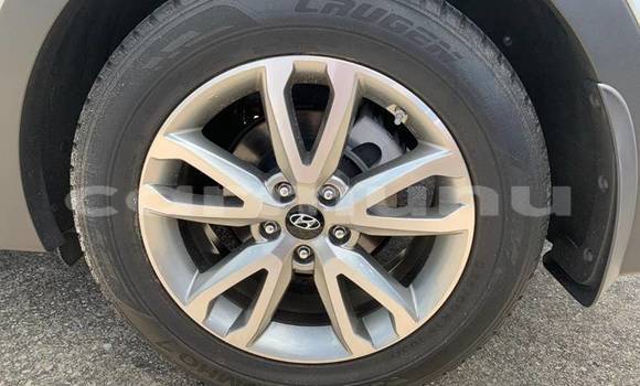 Buy Used Hyundai Santa Fe Green Car in Brazzaville in Municipality of Brazzaville Buy Used Hyundai Santa Fe Green Car in Brazzaville in Municipality of Brazzaville